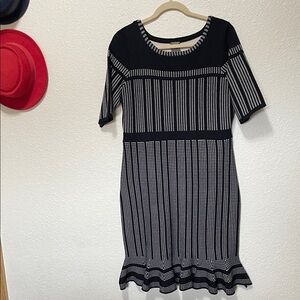 Taylor Women's Black And White Knit Dress. Good Condition. Size XL.